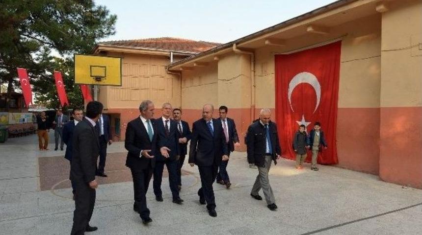 B&uuml;y&uuml;kşehir Eski Okulları Yeniliyor