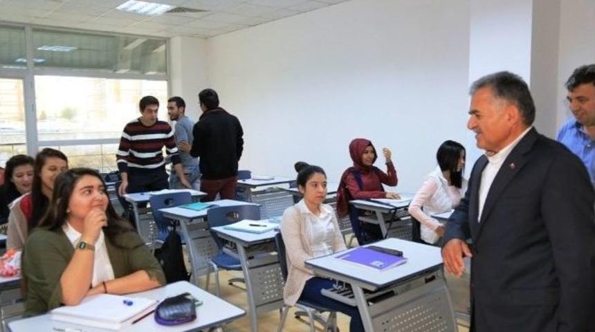 Başkan Dr. Memduh B&uuml;y&uuml;kkılı&ccedil; Tınaztepe Sosyal Ve Spor Tesislerinde Ygs-lys &Ouml;ğrencileri İle