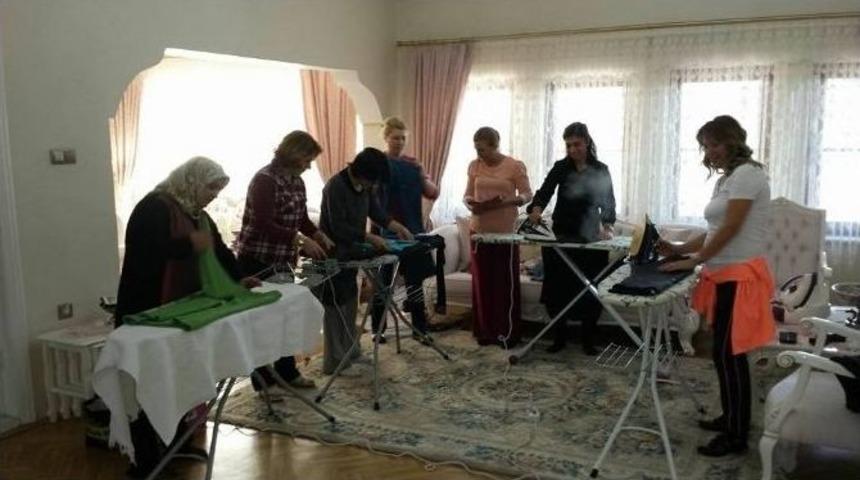 Vali Eşi Beyhan Demirtaş, İhtiya&ccedil; Sahipleri İ&ccedil;in &Uuml;t&uuml; Yaptı