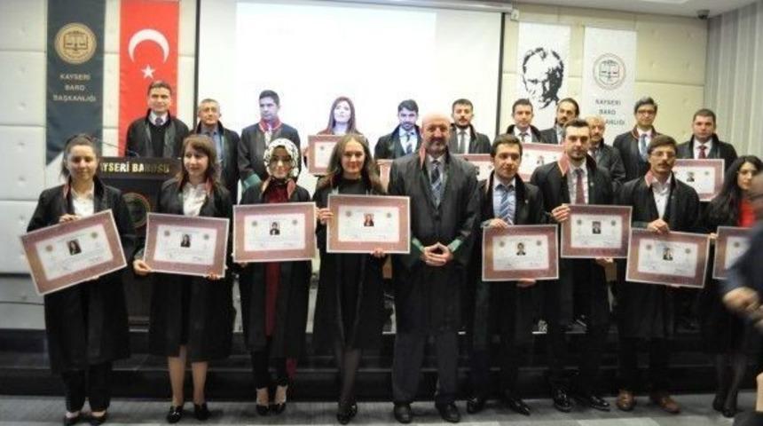 Stajlarını Bitiren 13 Avukat Ruhsatlarını Aldı