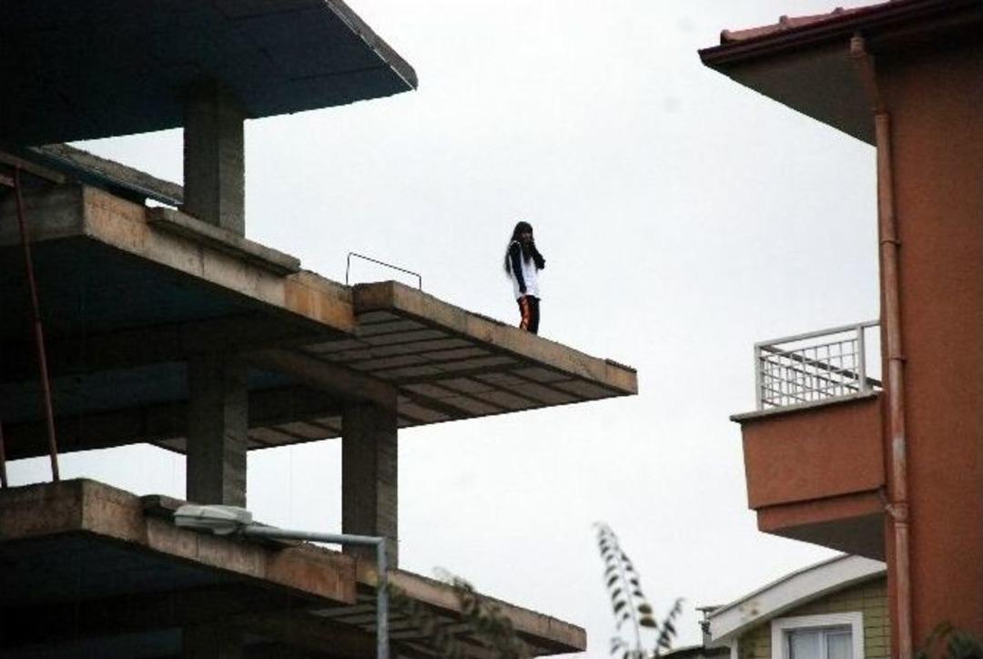 İntihar Girişiminde Bulunan Gen&ccedil; Kızı Canı Pahasına Kurtardı