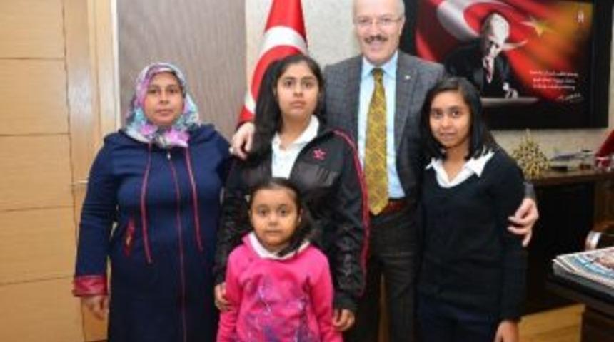 Başkan Kafaoğlu, Gen&ccedil; Kızı Tekrar Okula Başlattı