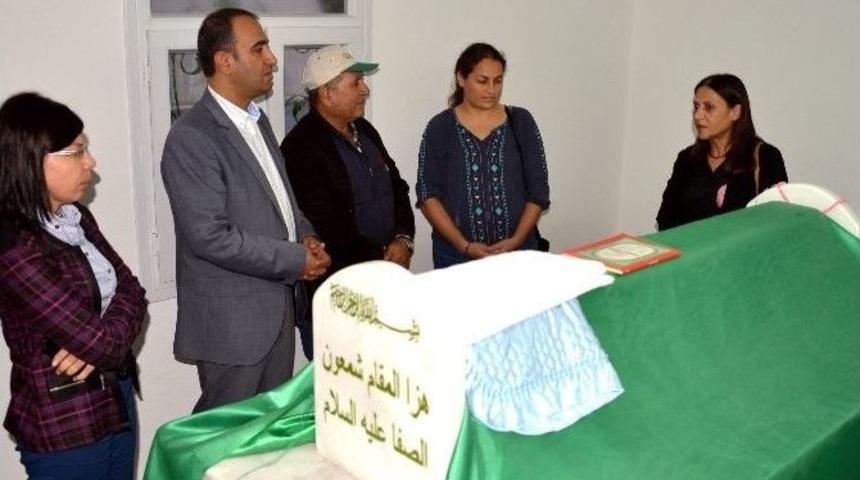 Eş Başkan Mutlu, Yenilenen T&uuml;rbeyi Ziyaret Etti