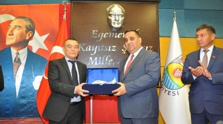 Kardeş Şehir Celalabad&rsquo;dan Başkan Can&rsquo;a Ziyaret
