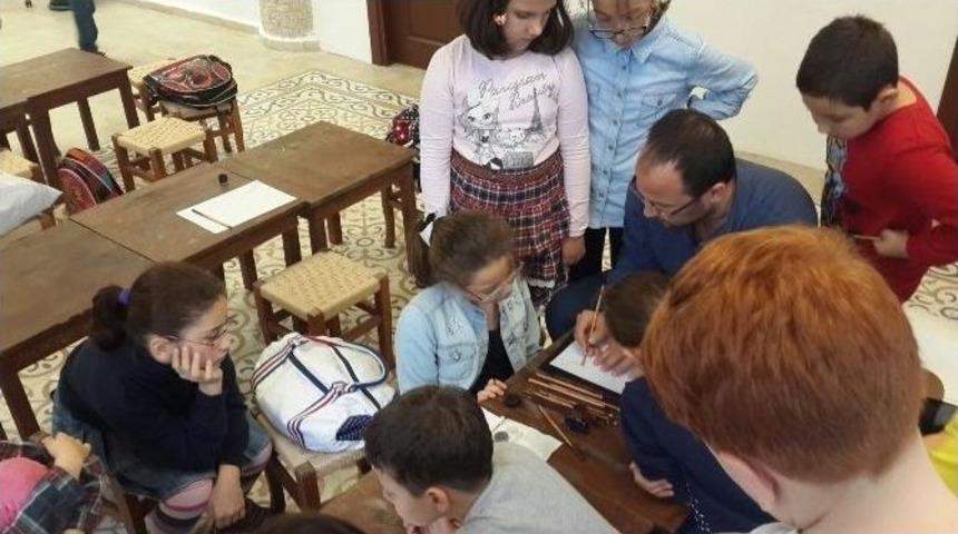 Minik Ellerden B&uuml;y&uuml;k Eserler