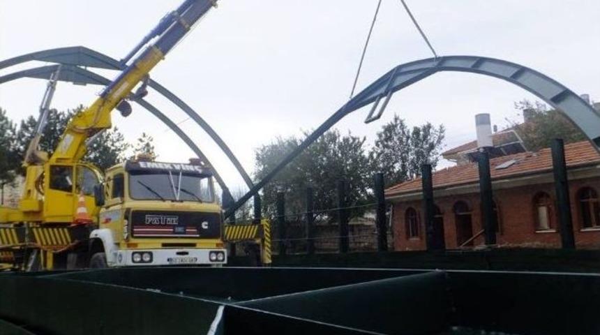 Kaymaklı&rsquo;da Sentetik Halı Saha Yapımına Başlandı