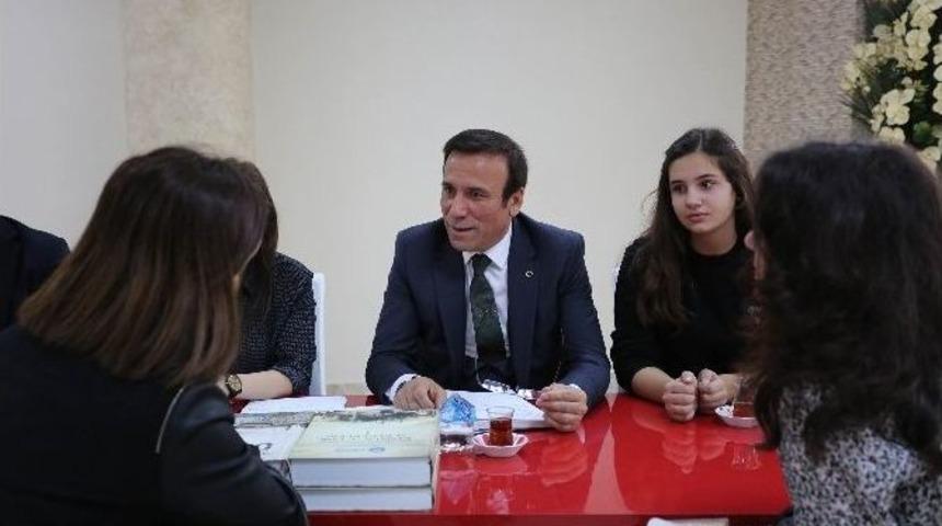 Başkan Gen&ccedil; Halk G&uuml;n&uuml;&rsquo;ne Gen&ccedil;lerle Katıldı