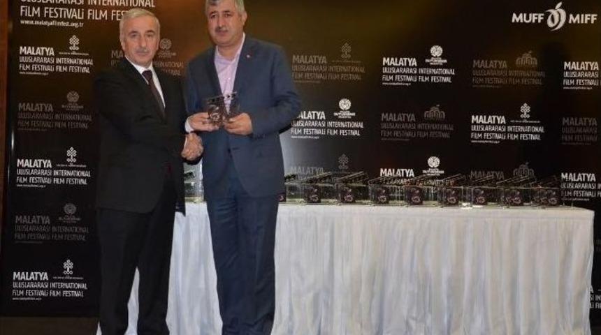 Yeşilyurt Belediyesine Teşekk&uuml;r Plaketi Verildi