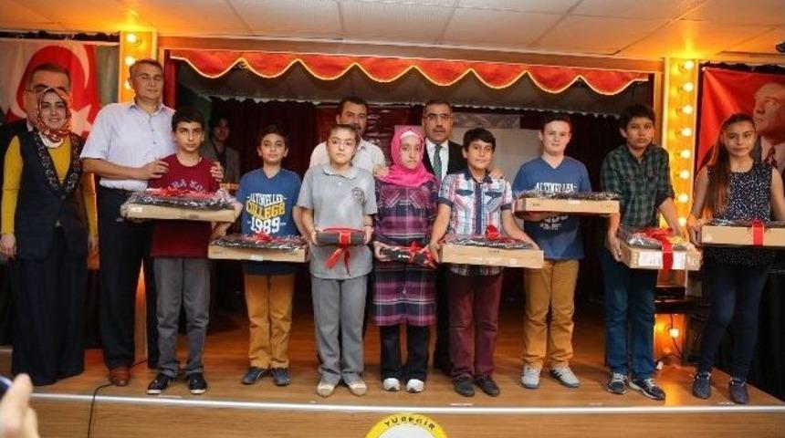 Başkan &Ccedil;elikcan Başarılı &Ouml;ğrencileri &Ouml;d&uuml;llendirdi