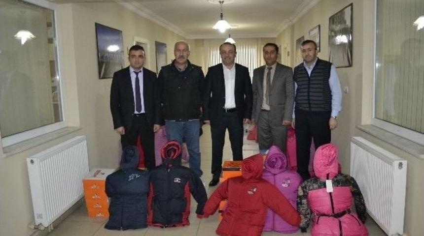 Alaplı Tso Yardıma Muhta&ccedil; &Ouml;ğrencilere Giyim Yardımı Yaptı