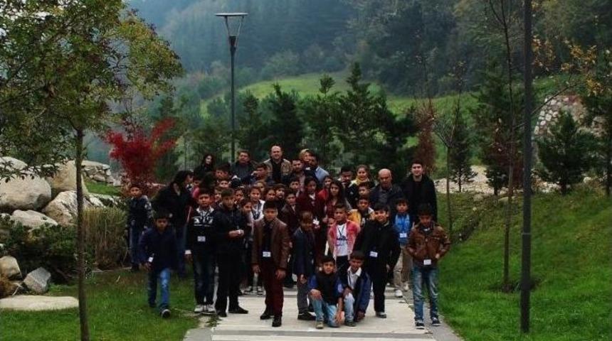 Roman &Ccedil;ocukların Y&uuml;z&uuml; Toplum Destekli Polislerle G&uuml;l&uuml;yor