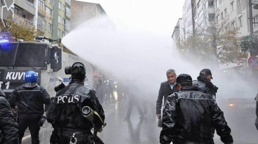 Maaşlarını Alamayan İş&ccedil;ilerin Eylemine Toma&rsquo;lı M&uuml;dahale