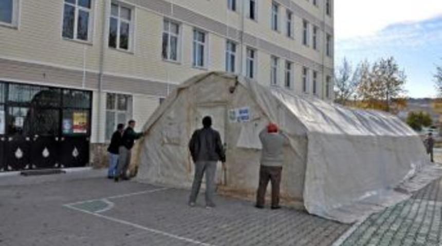 G&ouml;lbaşı Belediyesi&rsquo;nden Okul Kermeslerine &Ccedil;adır Desteği