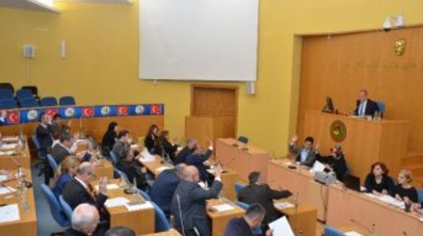 D&uuml;zce Belediye Meclisi Mesai Rekoru Kırıyor