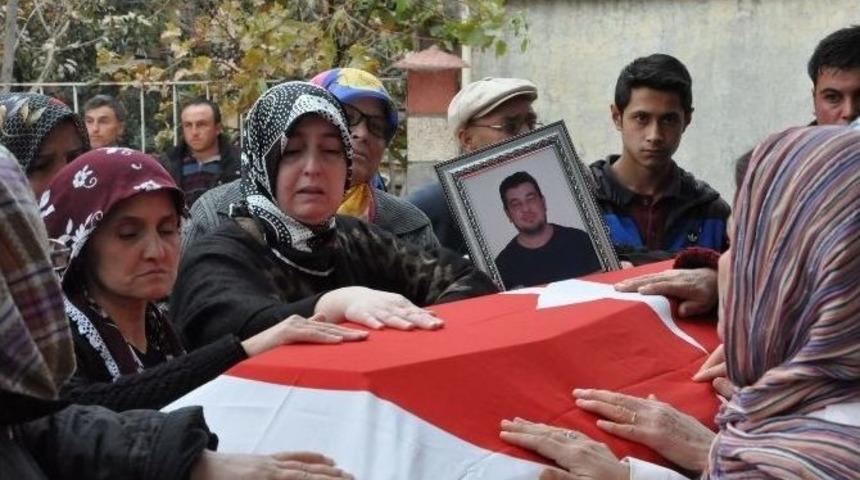 Kayıp Denizcinin Cenazesi Bir Yıl Sonra Memleketinde Defnedildi