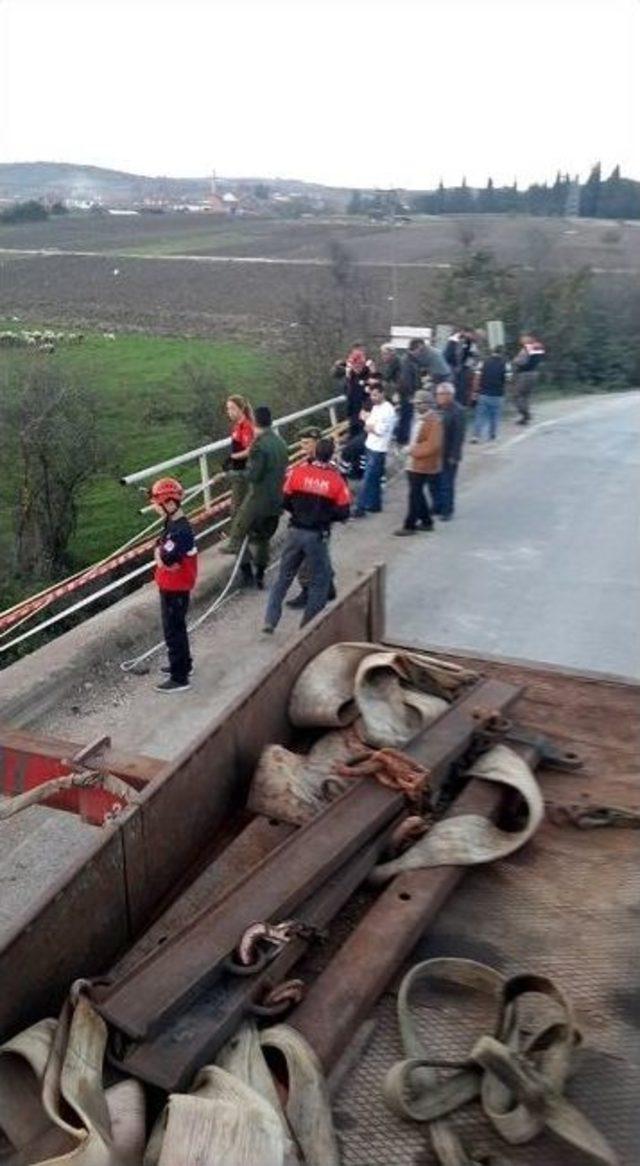 Mudanya’da Dereye Uçan Aracın Sürücüsü Hayatını Kaybetti