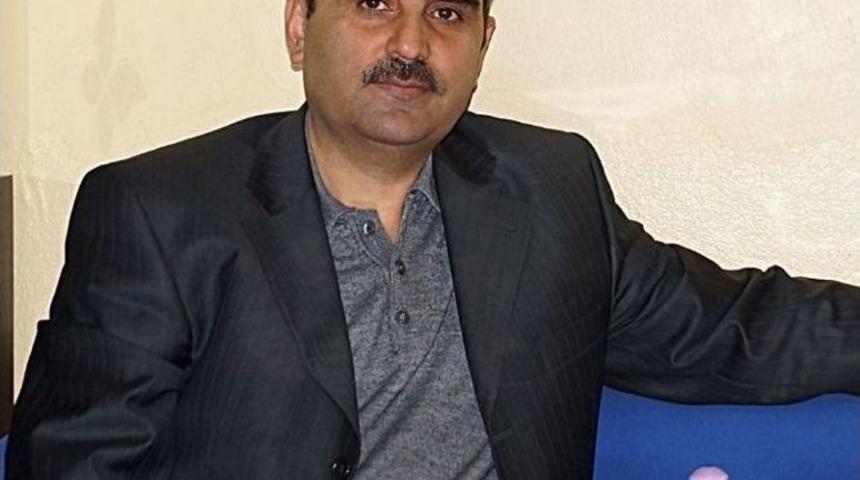 Şiirleri İle B&uuml;y&uuml;l&uuml;yor