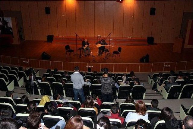 Erü Güzel Sanatlar Fakültesi’nden Zeybek Kültürü Ve Müziği Konseri Verildi