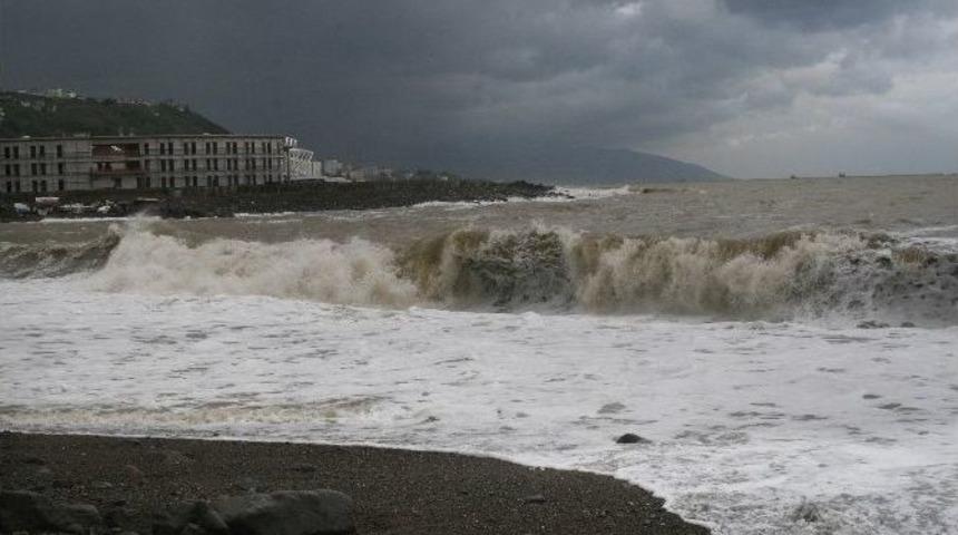 Trabzon&rsquo;da Şiddetli Yağış Ve Fırtına