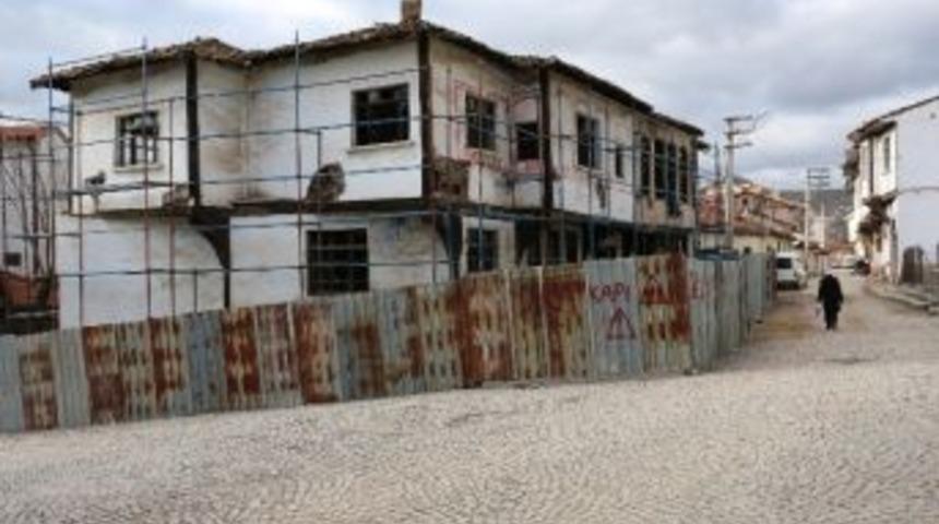 &Ccedil;ankırı&rsquo;da Bir Tarihi Eser Daha Ayağa Kaldırılıyor