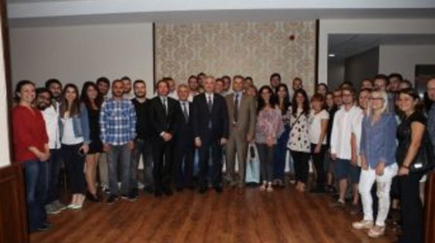 Erasmus &Ouml;ğrencileri Kaynaşma Yemeğinde Bir Araya Geldi