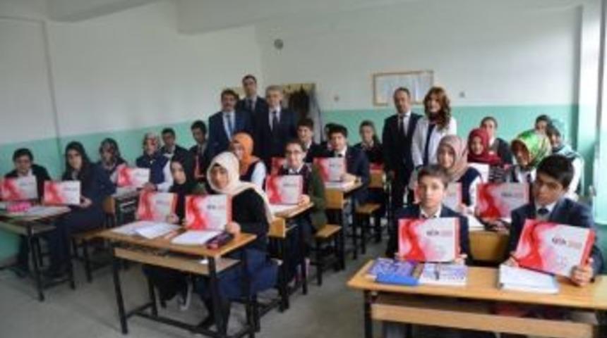Tercan Anadolu Lisesi &Ouml;ğrencilerine Tabletleri Dağıtıldı