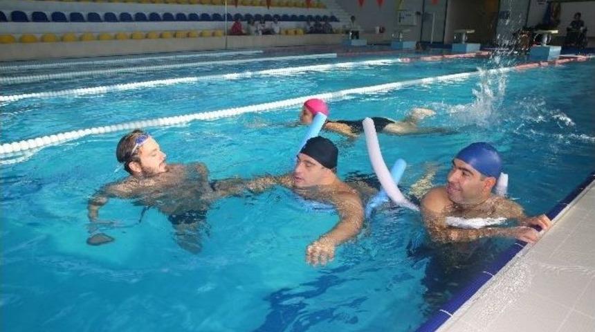 Buca&rsquo;da Bin Engelli Vatandaş Y&uuml;zmeyle Tanıştı