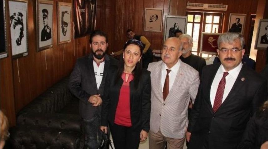 Komedyen Yunus Yuva&rsquo;dan Vekt&ouml;rel Atat&uuml;rk Sergisi