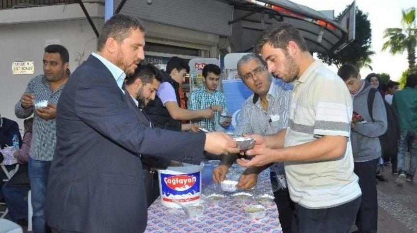 Anadolu Gençlik’ten Aşure İkramı