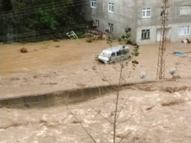 Şiddetli Yağmur Artvin’de Hasara Yol Açtı…