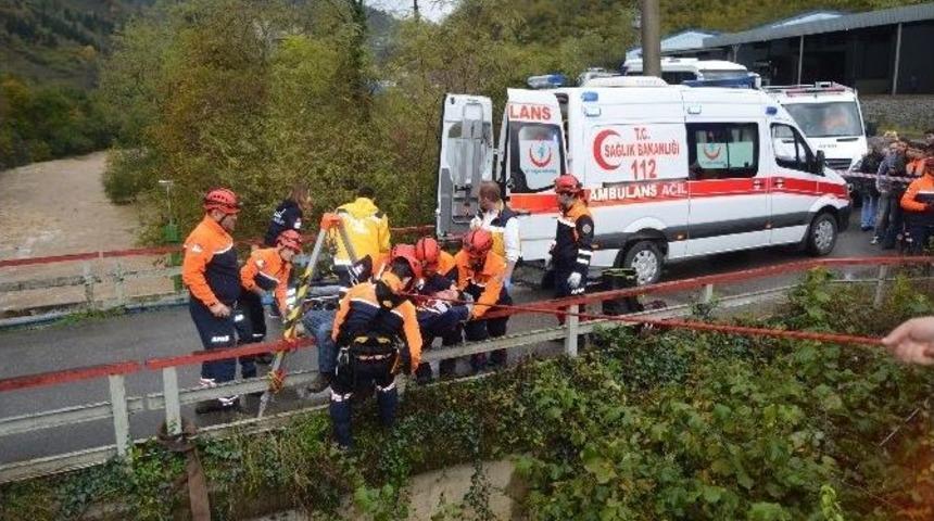 Trabzon&rsquo;da Afad&rsquo;tan Dereye D&uuml;şen Araca M&uuml;dahale Tatbikatı