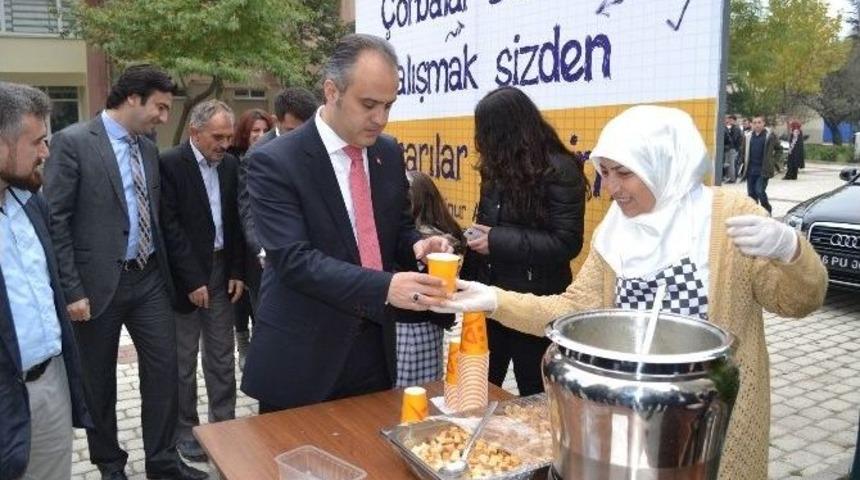 İneg&ouml;l Belediyesi&rsquo;nden &Uuml;niversite &Ouml;ğrencilerine Sabahları Sıcak &Ccedil;orba