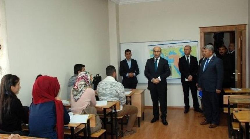 Vali Demirtaş&rsquo;tan, &Uuml;niversite Hazırlık &Ouml;ğrencilerine Ziyaret