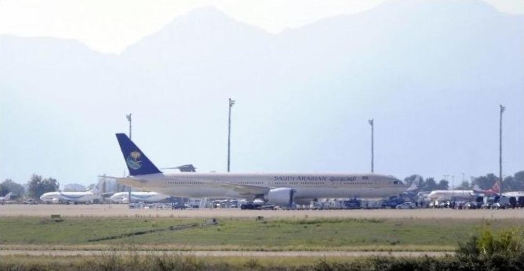 Suudi Veliaht Prens 30 L&uuml;ks Ara&ccedil;lık Konvoyla Otele Giriş Yaptı