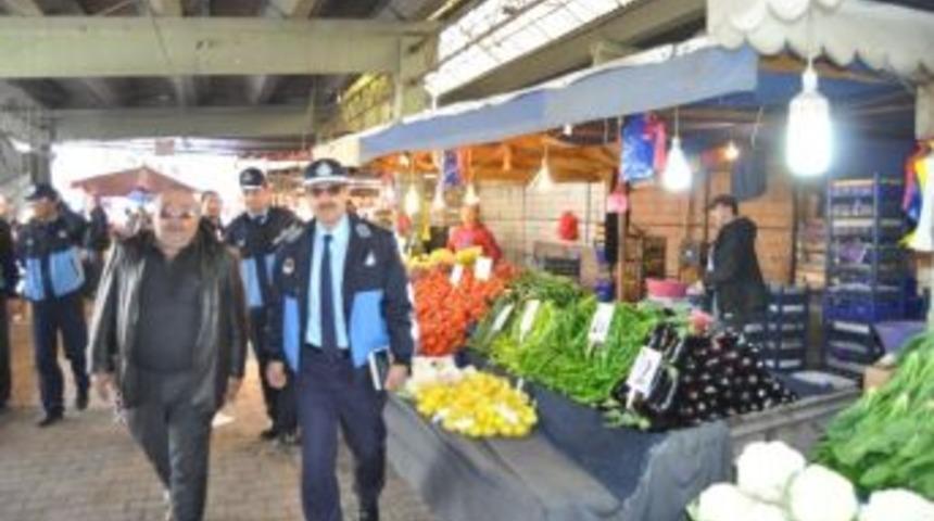Zabıta Ekipleri Pazar Yerinde Denetim Yaptı