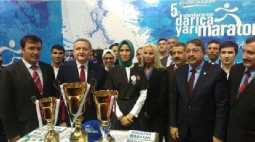 S&uuml;meyye Erdoğan Darıca Standını Ziyaret Etti