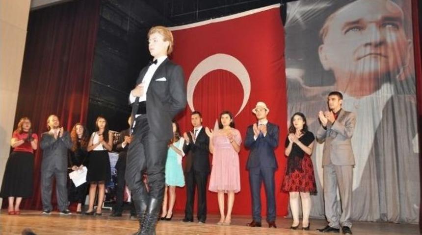 Add Gen&ccedil;liği, Atasını Sahnede Yaşattı