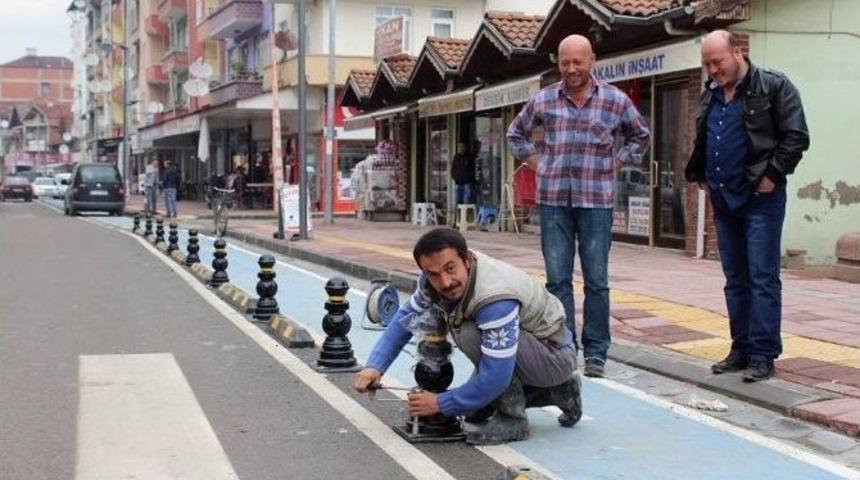 Bisiklet Yoluna Ara&ccedil; &Ccedil;ekilmesine Dubalı &Ccedil;&ouml;z&uuml;m