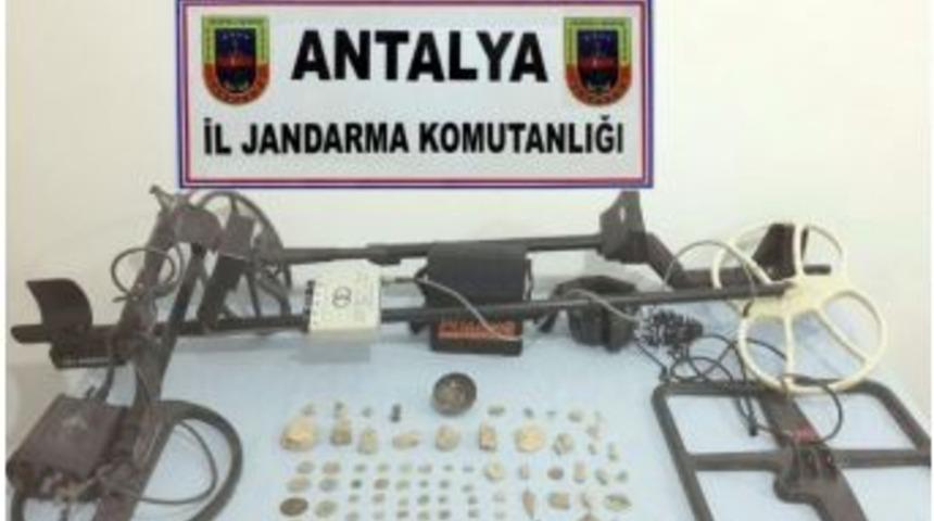 Jandarmanın Baskın D&uuml;zenlediği Evden Tarih Fışkırdı