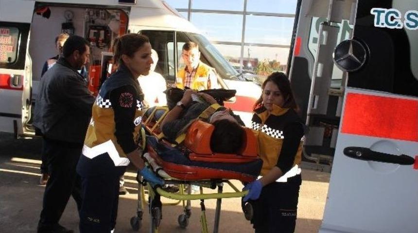 İki Otomobil Çarpıştı: 2 Yaralı