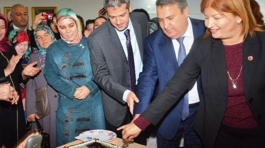 Başkan &Ccedil;er&ccedil;i Yeni Mahalle Hanımlar Lokalini Ziyaret Etti