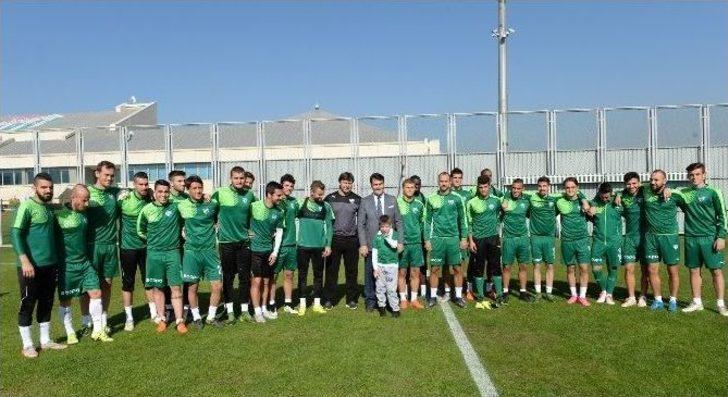 Skolyoz Hastası Yusuf, Bursaspor Hayallerine Kavuştu G1