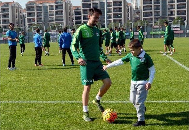 Skolyoz Hastası Yusuf, Bursaspor Hayallerine Kavuştu G3