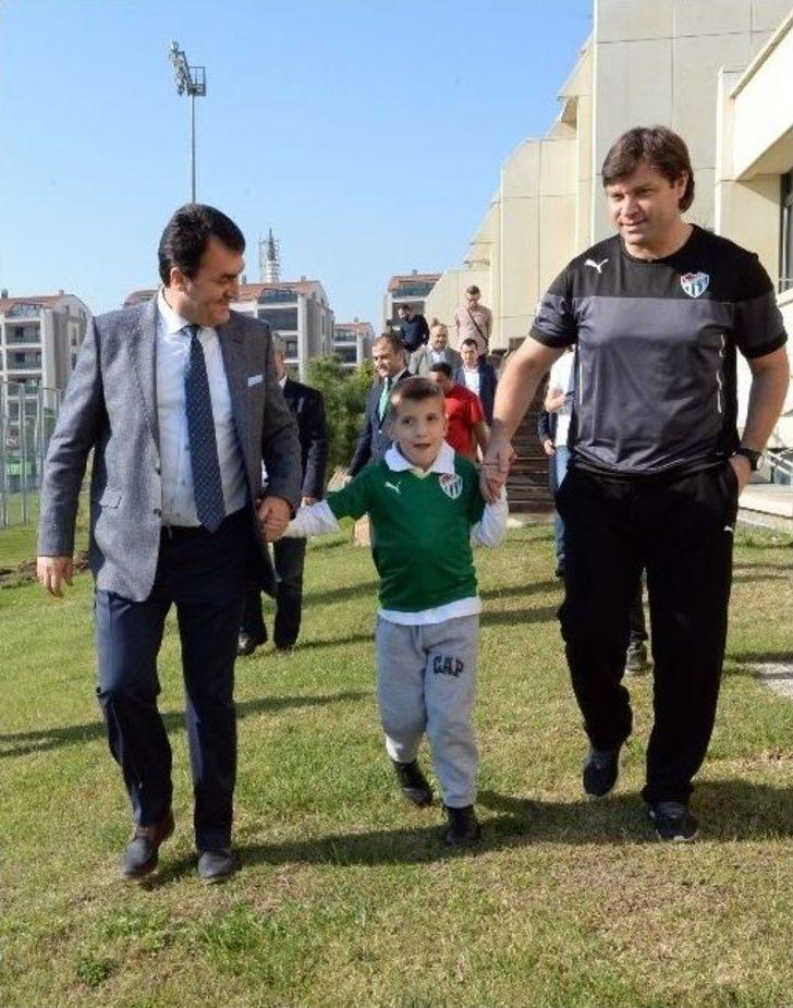 Skolyoz Hastası Yusuf, Bursaspor Hayallerine Kavuştu G5