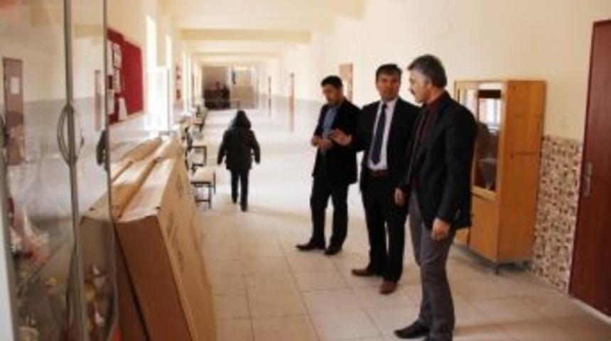 Eskil&rsquo;de Ortaokullara Akıllı Tahta Dağıtılıyor