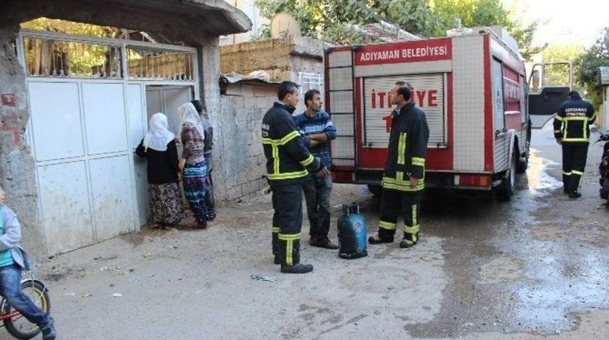 Alev Topuna D&ouml;nen Mutfak T&uuml;p&uuml;n&uuml; 4. Kattan Aşağıya Attı