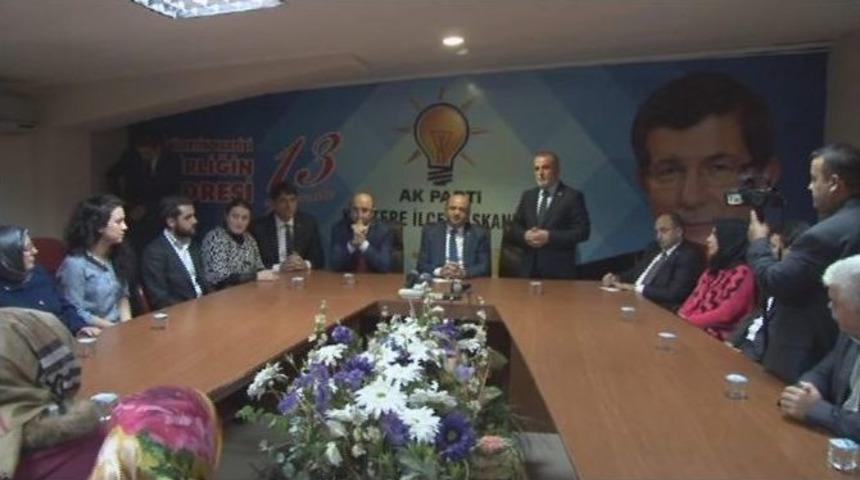 Bakan Işık Ak Parti Kartepe İl&ccedil;e Teşkilatını Ziyaret Etti