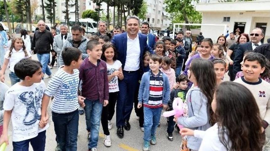 Muratpaşa Belediyesi&rsquo;nden 111 Okula Yardım