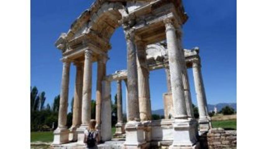 Aydın&rsquo;da M&uuml;ze Ve &Ouml;ren Yerlerini 520 Bin Kişi Ziyaret Etti