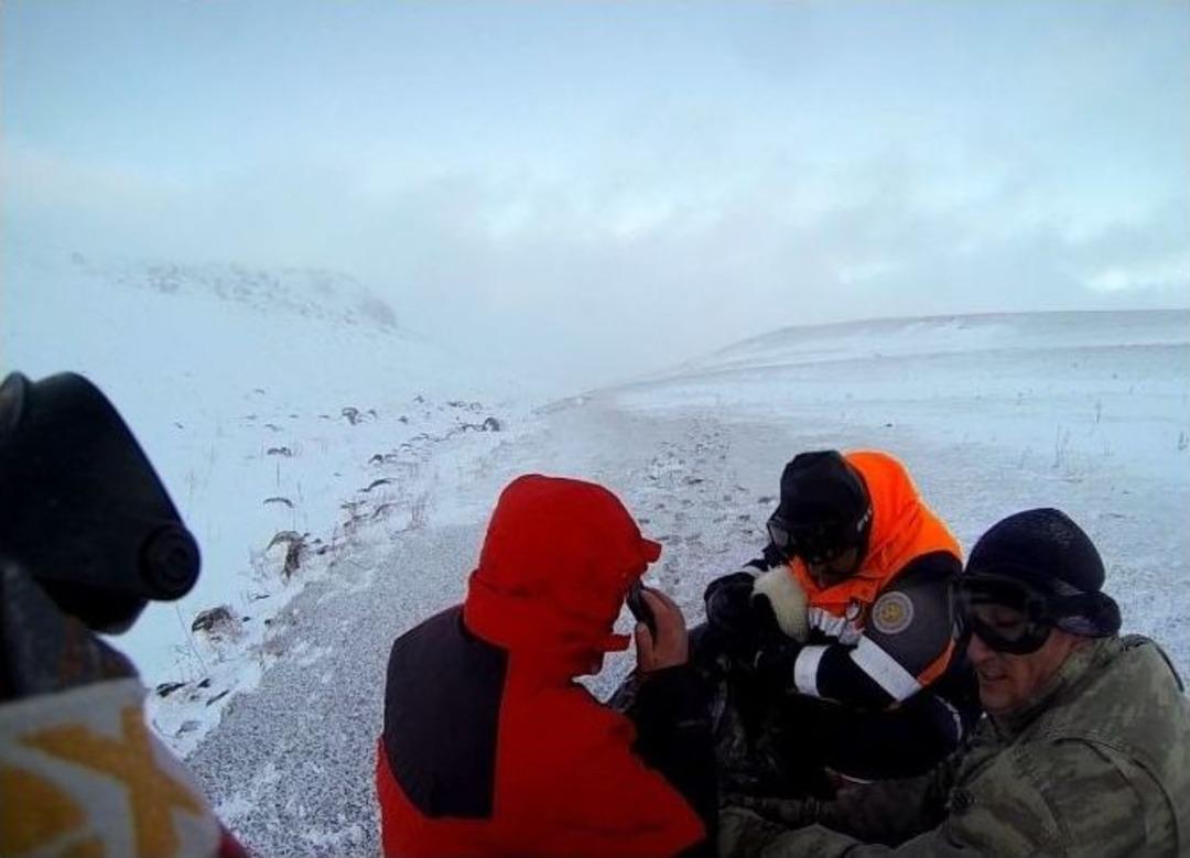 Kars&rsquo;ta Tipide Mahsur Kalan 1 &Ccedil;oban &Ouml;ld&uuml;, 7&rsquo;si Kurtarıldı